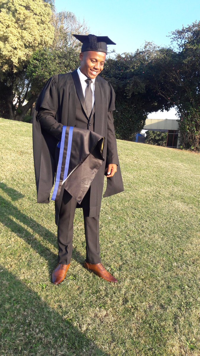 mamphogoromesh's tweet image. #DutGrad2018