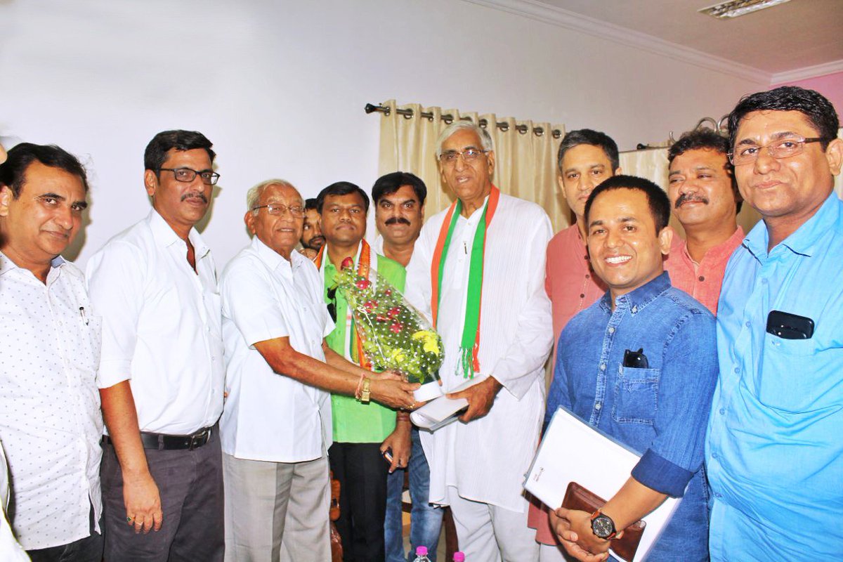 TS_SinghDeo's tweet image. Ardent exchange of ideas with Chamber of Commerce members and  the Fishermen Association for the #JanGhoshnaPatra initiative. Happy to see the clarity of objectives being duly reflected in the proposals for the campaign!
#आपका_विकास_आपके_हाथ