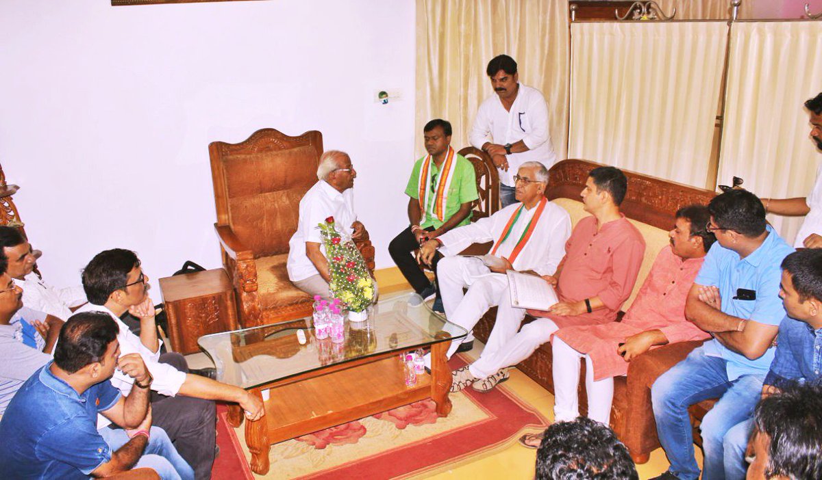 TS_SinghDeo's tweet image. Ardent exchange of ideas with Chamber of Commerce members and  the Fishermen Association for the #JanGhoshnaPatra initiative. Happy to see the clarity of objectives being duly reflected in the proposals for the campaign!
#आपका_विकास_आपके_हाथ