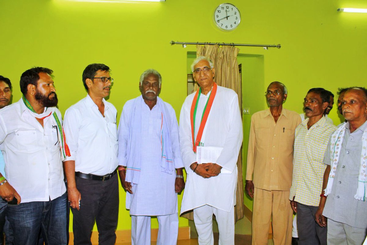 TS_SinghDeo's tweet image. Ardent exchange of ideas with Chamber of Commerce members and  the Fishermen Association for the #JanGhoshnaPatra initiative. Happy to see the clarity of objectives being duly reflected in the proposals for the campaign!
#आपका_विकास_आपके_हाथ