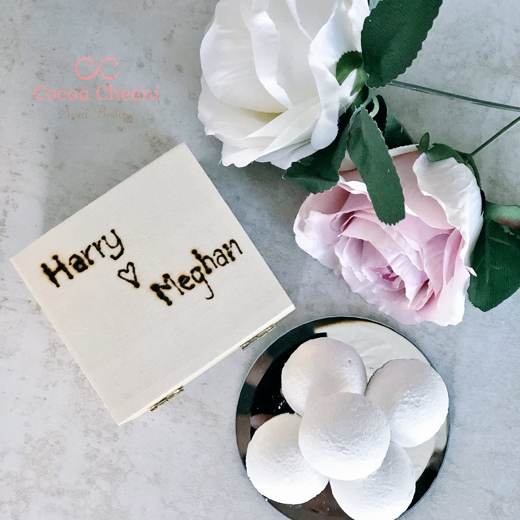 CocoaCheeniSB's tweet photo. Sunny days &amp; romance is in the air 💞...A Royal wedding is a few days away😃
Our French mallows bring a touch of sweet elegance to any wedding day 🥂
#RoyalWedding2018  #Harry&amp;Meghan #Sweetness https://t.co/NQSzuTp2uo