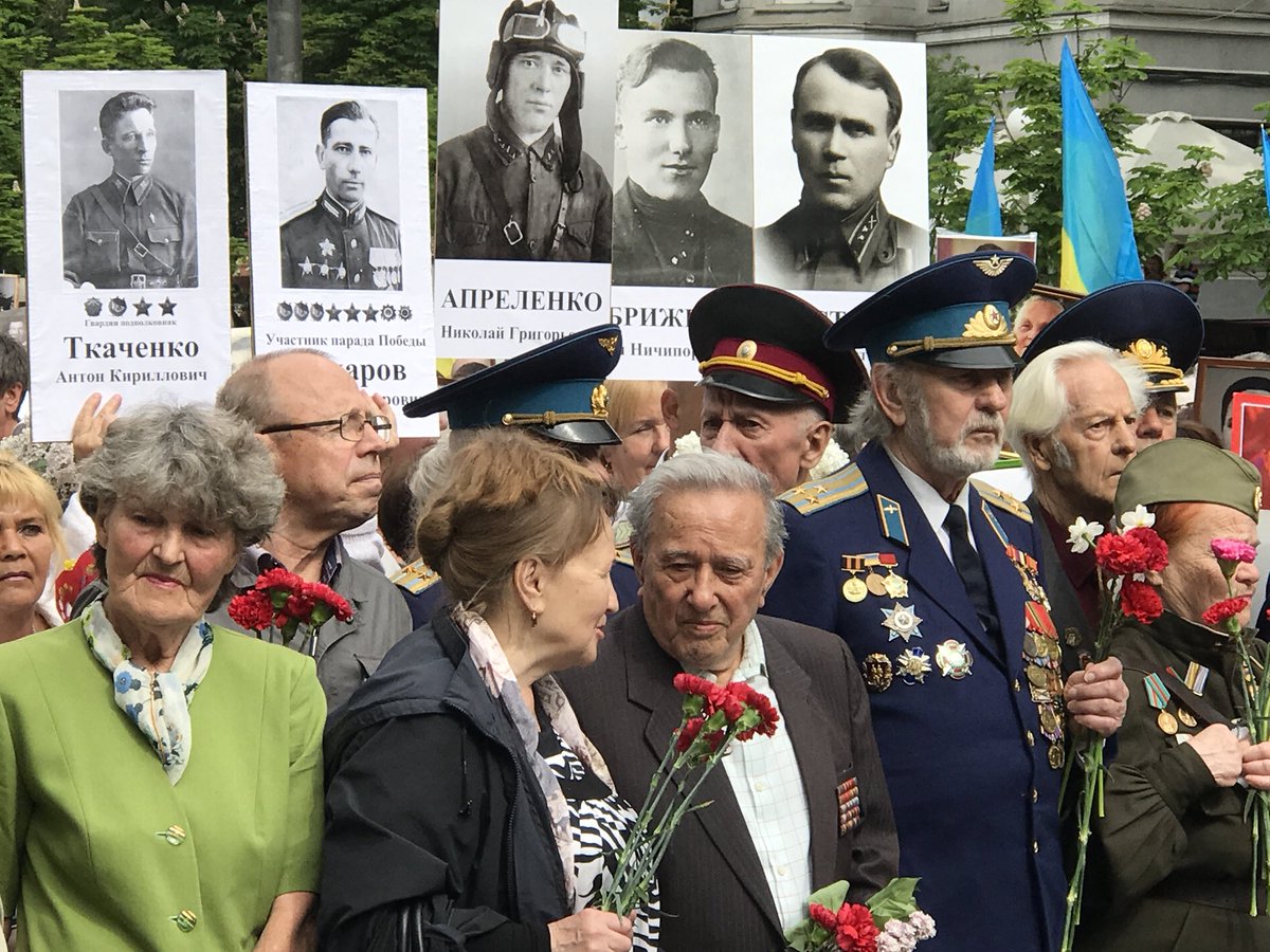 tburnos's tweet photo. В центре украинской столицы проходят памятные мероприятия, посвящённые 73-й годовщине Дня Победы над нацизмом во Второй Мировой войне. Традиционно в этот день в центре Киева проходит шествие ветеранов, родственников воевавших во Второй Мировой войне. https://t.co/SwY55yO4Cu