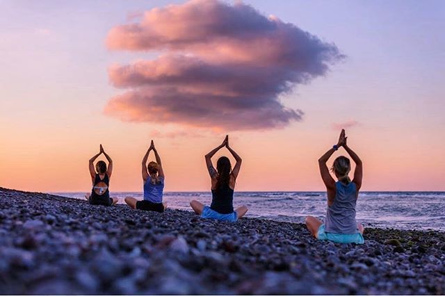 apneista's tweet image. Sunset yoga on the beach, you can&apos;t beat it...#apneistafreedivingbali #apneistainstructors #learntofreedive #amedisamazing #freedivingworkshops #freedivingandyoga #bali #freedivingladiesclub ift.tt/2I9BG9I