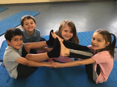 SGSD_PrimaryECA's tweet photo. Practising double boat pose in Kid's Yoga Club. #kidsyoga #yoga #doubleboatpose #yogaposes #partneryoga https://t.co/gnAFSJELC5