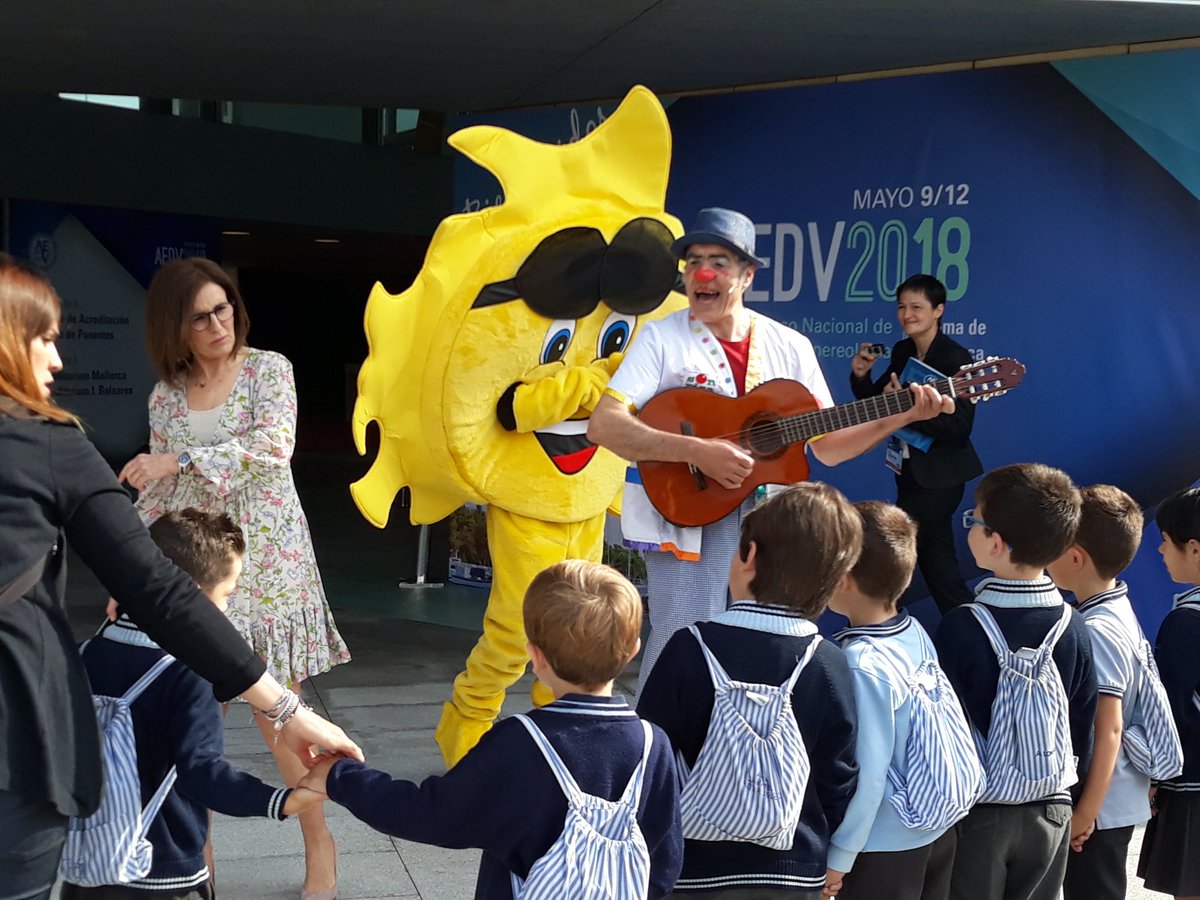 fundacion_aedv's tweet photo. Casi estamos listos. Convive con el sol, el programa de la Fundación Piel Sana de la @aedv_es se viste de largo en Palma #aedv2018 https://t.co/gR0lahs6xE