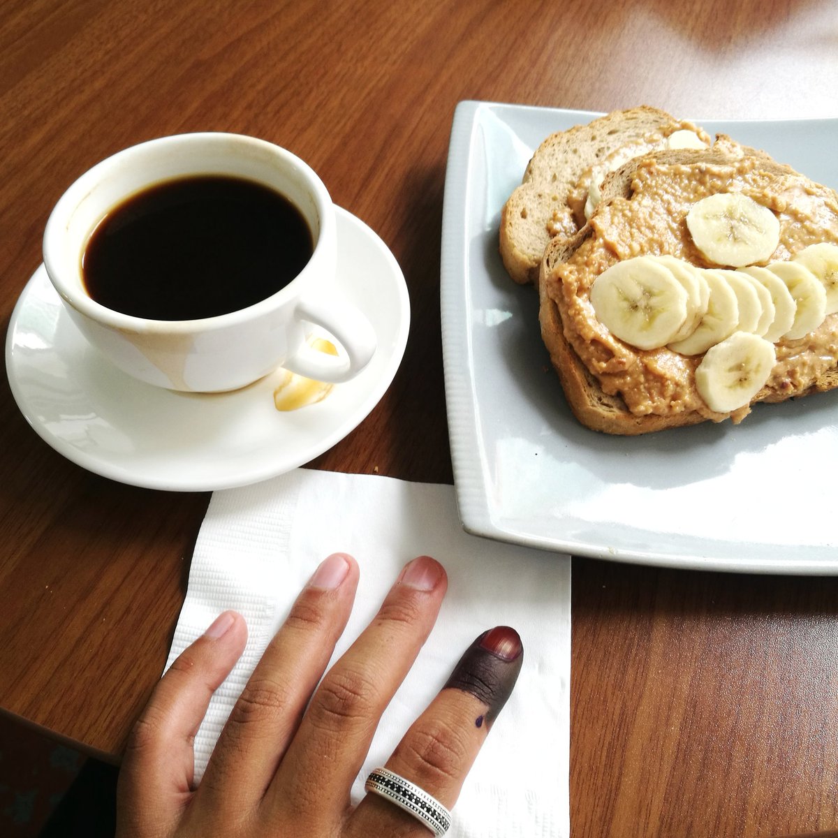 sidangrewang's tweet photo. RGB Coffee at the Bean Hive

35, Jalan Damai, Kampung Datuk Keramat, 55000 Kuala Lumpur, Wilayah Persekutuan Kuala Lumpur
03-2181 1329 https://t.co/gHuMk4GMoA

dalam gambar:
long black (percuma sempena #GE14) dan Peanut butter &amp; bananas + house baked bread. https://t.co/aQuWaxWRb0