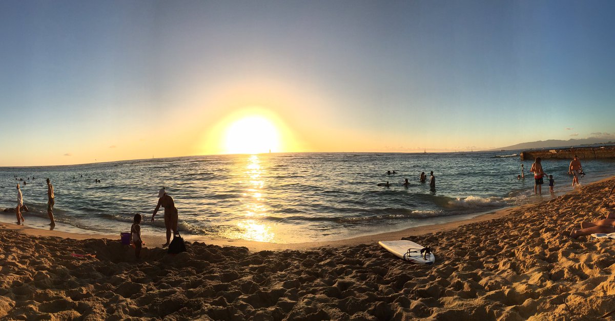 Southside of the island (part1): ✔️

Dawgs: ✔️

Potential Vikes: ✔️

Day 2 was another successful day on the rock🙏🏾 Hawaii you know how to treat your local boy when he’s town🤙🏾 Let’s keep it going!!! #PortlandState #Barneyball #ConcreteJungle