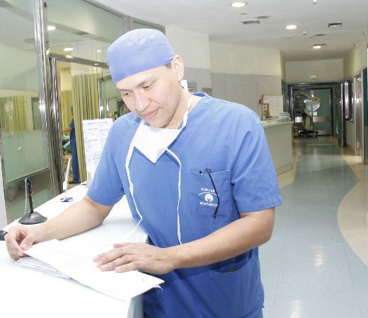 ¿Te acuerdas del oftalmólogo <a href="/ronaldsanavi/">Ronald Sanchez-Avila</a> ? Es alumno del #IUFV y este viernes defiende su #tesisdoctoral ‘Regeneración de la superficie ocular y córnea con Plasma Rico en Factores de Crecimiento’. ¡En esta entrevista cuenta su experiencia con nosotros! bit.ly/2K5Jp9D