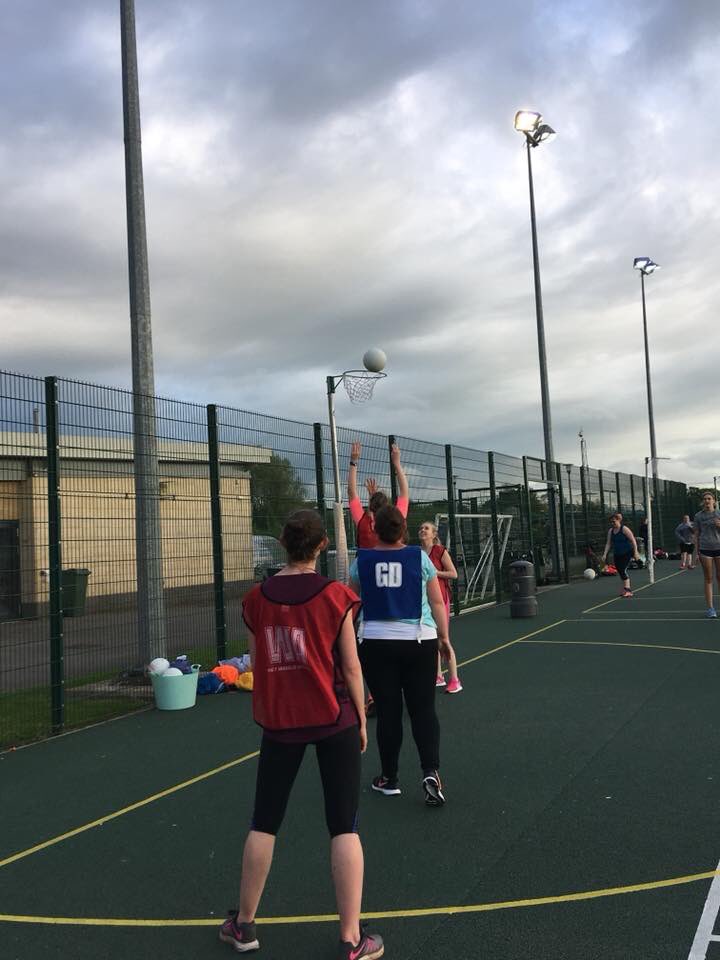 stnicsnc's tweet photo. The best turnout yet meant for a full match (with bibs) and 2 refs! Everyone absolutely smashed it, some serious talent emerging... might have to be relegated to social media bystander at this rate #stnicsnc #bringonnetballdomination #thebestisyettocome https://t.co/aQl0qSo9bQ