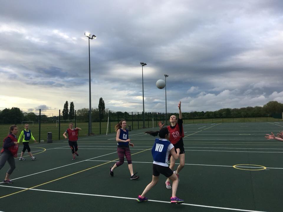 stnicsnc's tweet photo. The best turnout yet meant for a full match (with bibs) and 2 refs! Everyone absolutely smashed it, some serious talent emerging... might have to be relegated to social media bystander at this rate #stnicsnc #bringonnetballdomination #thebestisyettocome https://t.co/aQl0qSo9bQ