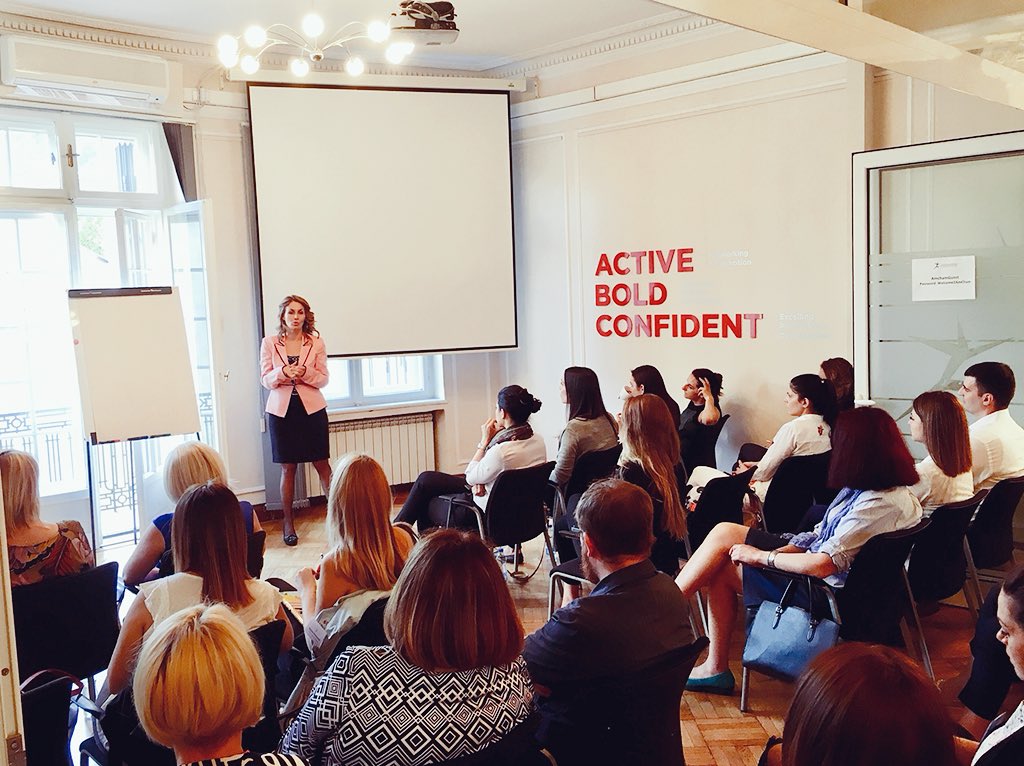 amchamserbia's tweet photo. Sa @ravnopravnostRS Brankicom Janković i njenim saradnicima razgovaramo o Smernicima za izradu Kodeksa ravnopravnosti za poslodavce u Srbiji #HRForum #LaborCommittee #activeboldconfident #leadersinchange https://t.co/mrcsdCjfpp