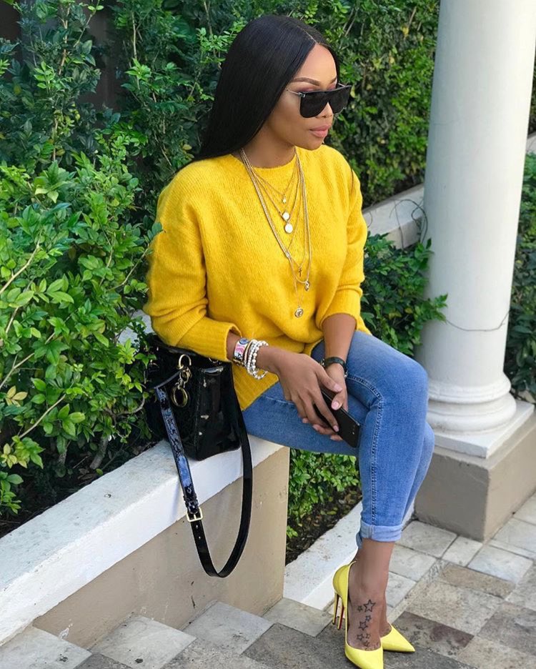 orgellaent's tweet photo. [THREADS] She who reigns supreme and proudly South African!! @bonang_m the queen B. 

This look is an actual mood. Bright, warm and yellow. 💛💛💛

#BonangMatheba #QueenB #AnActualMood #YellowThreads https://t.co/5qfUkE6Qv1