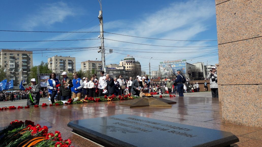 VSharypov's tweet photo. В Иванове отмечают 73-ю годовщину Победы в Великой Отечественной войне.

Дорогие друзья!
От имени мэрии и от себя лично поздравляю вас с Днем Победы.
Пусть память о подвиге советского народа живет в сердцах потомков вечно и служит напоминанием о высокой цене, отданной за мир! https://t.co/sn1YgfRn83