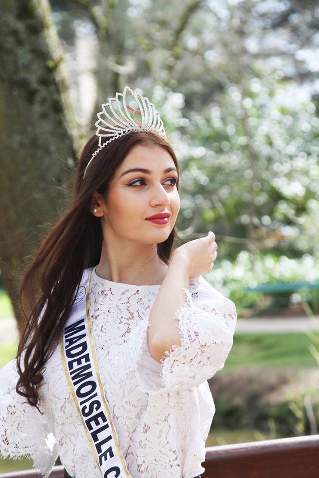 FFFA_officiel's tweet photo. Clarisse FRONTEAU, Mademoiselle Centre 2017 / Prix du public France 2018, sera notre invitée de marque au https://t.co/tGPTahKRlN 36 et assistera à la Finale #FFFACheer 2018 ! 😍🙌 https://t.co/BpBGKgJnRr