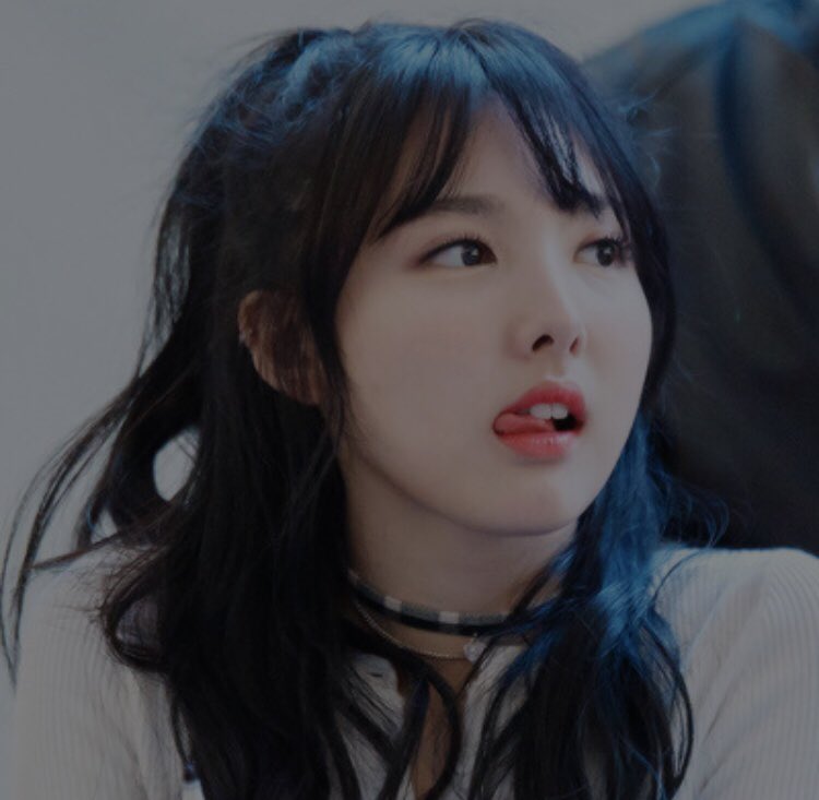 scpnayeon's tweet photo. @retroscapetwt guess who’s back. #NewProfilePic https://t.co/Y7fnY5LeQX