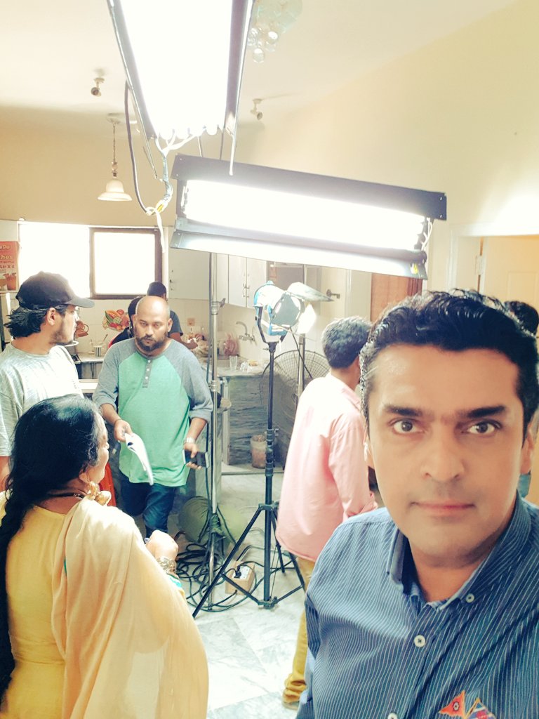 falamb3's tweet photo. Joining my cast & crew of #GPGR for #ARY it's an extremely hot day to shoot and the location has no air conditioning...no one said it's going to be easy. But we are all putting our heart and soul into a very funny script. https://t.co/SsrKoCTAyR