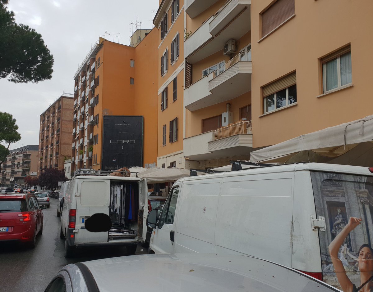 rome_set's tweet photo. Via Gregorio XII, ore 8:30.
Metà carreggiata stabilmente occupata doppia tripla fila di furgoni.
Basta.
#setromefree
@romafaschifo @gdt62 @scoRAGGIati1 @Roma @roma https://t.co/Vs8MyBilts