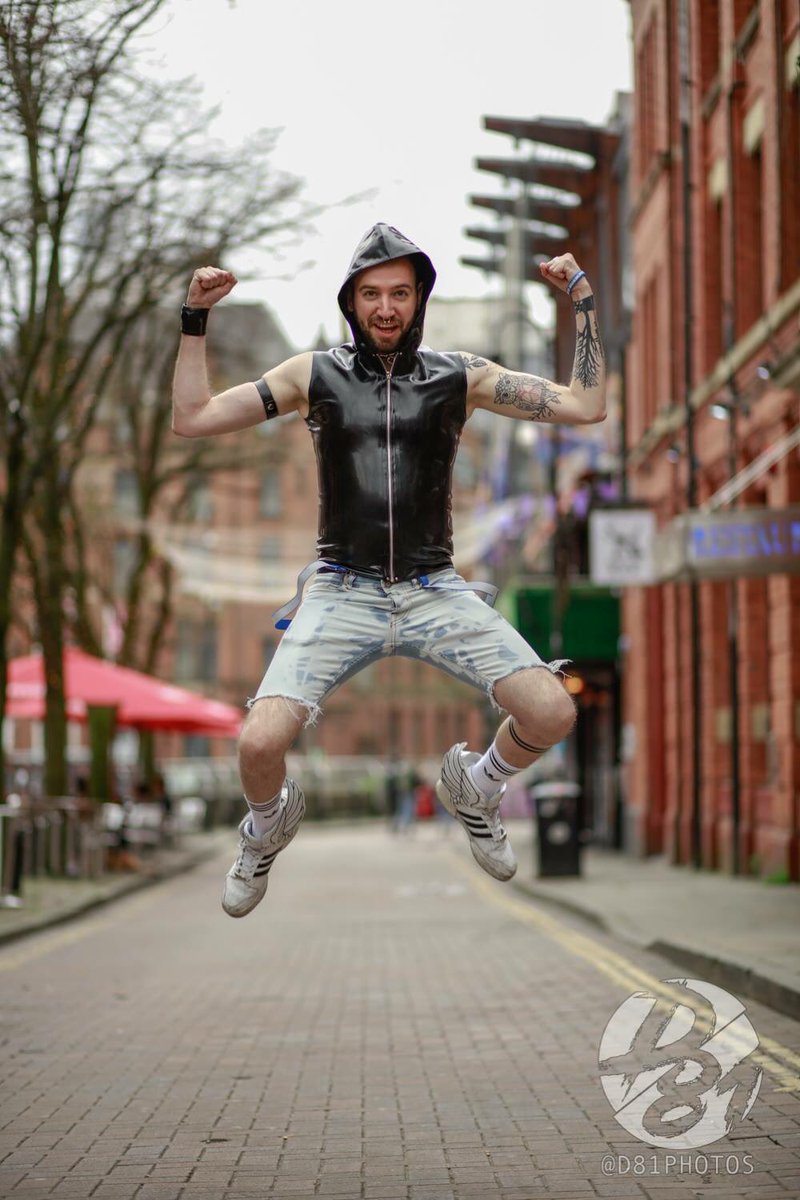 cuteplaytoy's tweet photo. : rubber power at #MRM9 #fetishlife #gayfetish #rubberboy #rubberguy #manchestergay #D81photography https://t.co/b2mml0N0bn
