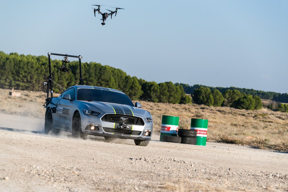 Castrol's tweet photo. Drone filming the @FordMustang 5.0 V8 GT for #TitaniumGamer @NeedforSpeed https://t.co/TuHQ4gOxSG