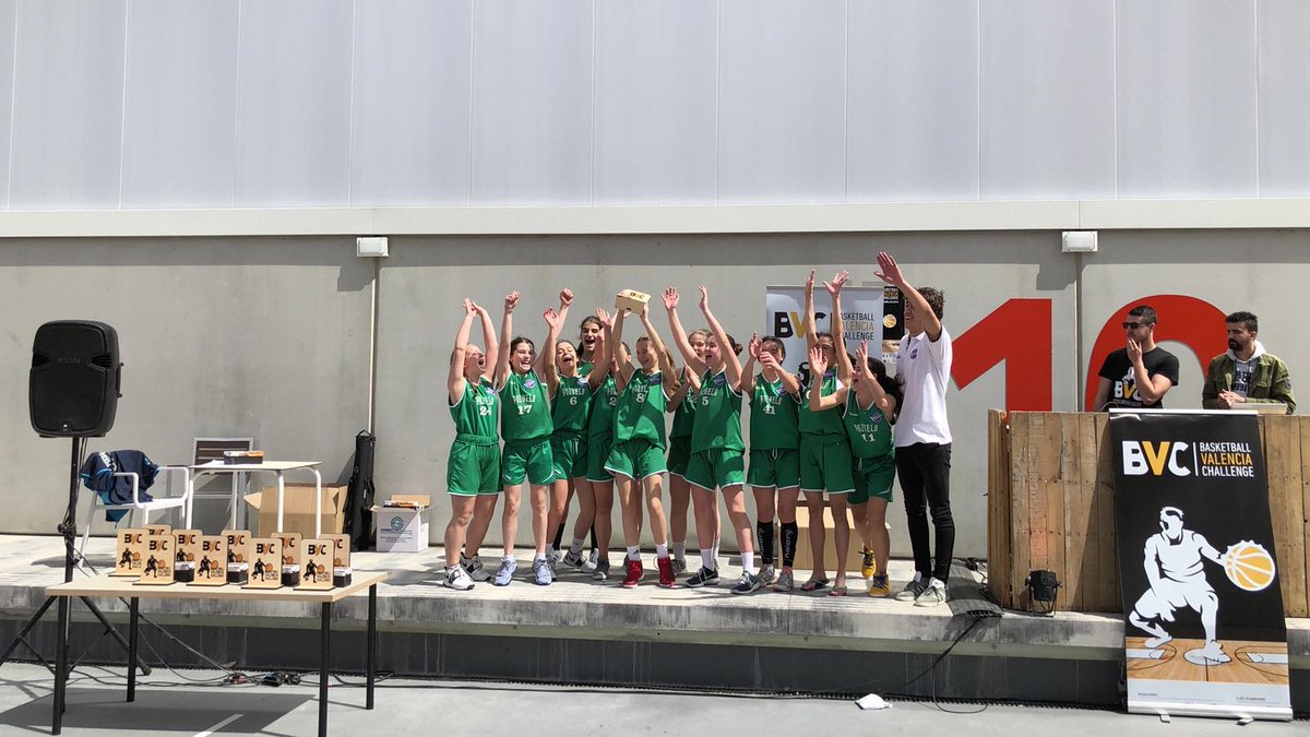 torneo_valencia's tweet photo. INFANTIL FEMENINO PLATA ⛹️♀️
🏆 CAMPEÓN @cbpozuelo
🥈 SUBCAMPEÓN @CBClaret B
¡ENHORABUENA!
#BVC2018🏀 https://t.co/PucSZLTryb