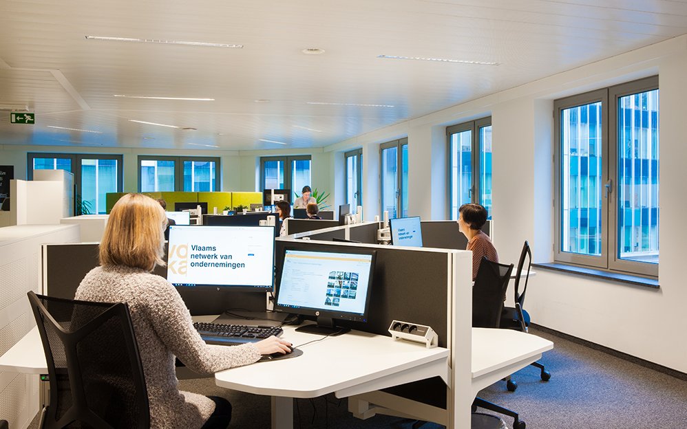 InofecBelgie's tweet photo. VOKA BRUSSEL ZET IN OP DYNAMISCH WERKEN!💪 

Dynamische werkplekken nodigen mensen uit en motiveren hen om meer en vaker te staan en te bewegen. Daardoor zijn gebruikers productiever en gezonder, en dat hebben ze bij Voka goed begrepen. 

➡ https://t.co/3M70HdpBDX https://t.co/xNTmPcUfSw
