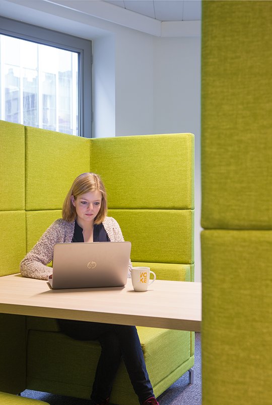 InofecBelgie's tweet photo. VOKA BRUSSEL ZET IN OP DYNAMISCH WERKEN!💪 

Dynamische werkplekken nodigen mensen uit en motiveren hen om meer en vaker te staan en te bewegen. Daardoor zijn gebruikers productiever en gezonder, en dat hebben ze bij Voka goed begrepen. 

➡ https://t.co/3M70HdpBDX https://t.co/xNTmPcUfSw