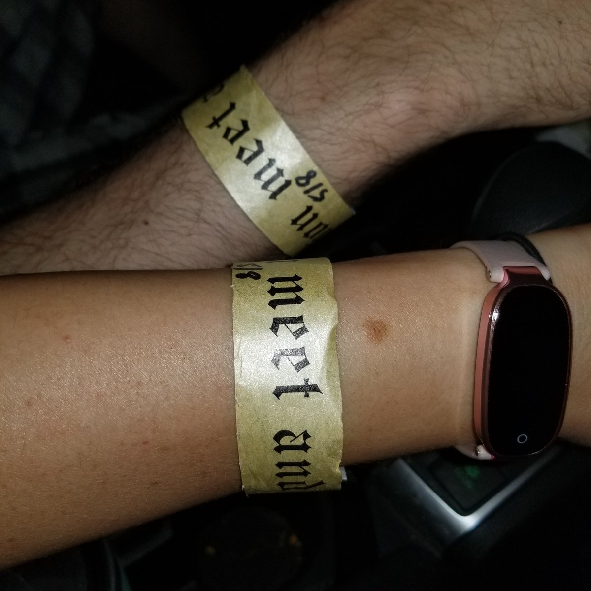 the_chelsers21's tweet photo. So we got to meet @taylorswift13 tonight. We're both still so shocked and happy at the chance to meet you, Taylor! Thank you for taking the time to show love to your fans! Sorry for being awkward and starstruck😂🙈 #sorryimawkwardsorry
@lPNGNl @taylornation13 #repTourGlendale https://t.co/Rww1mulbyA