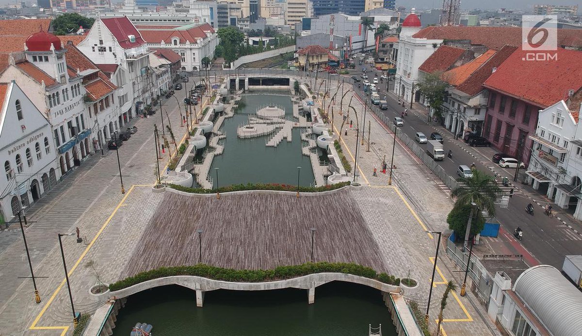 Kali Besar (de Grote Rivier) takes shape 😊😊 Would totally be my new favourite place in Jakarta!

Penataan yang sangat indah untuk level Jakarta, dan seharusnya bisa dilanjutkan ke sepanjang Kali Besar hingga Asemka, membentuk satu rute pedestrian yang sangat menarik wisatawan