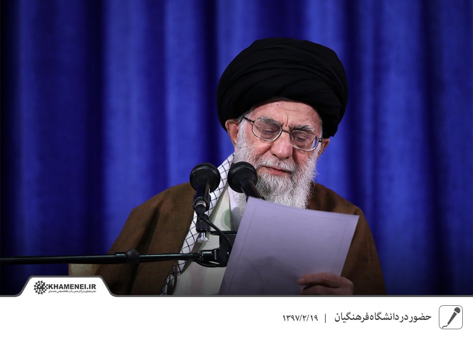 Khamenei_fa's tweet photo. دیشب شنیدید رئیس‌جمهور آمریکا حرف‌های سخیف و سبکی زد. شاید بیش از ۱۰ دروغ در حرف‌های او بود. هم نظام را تهدید کرد، هم ملت را که چنین و چنان  می‌کنم. بنده از طرف ملت ایران می‌گویم: آقای ترامپ! شما غلط می‌کنید. https://t.co/3XUY3fVfr5