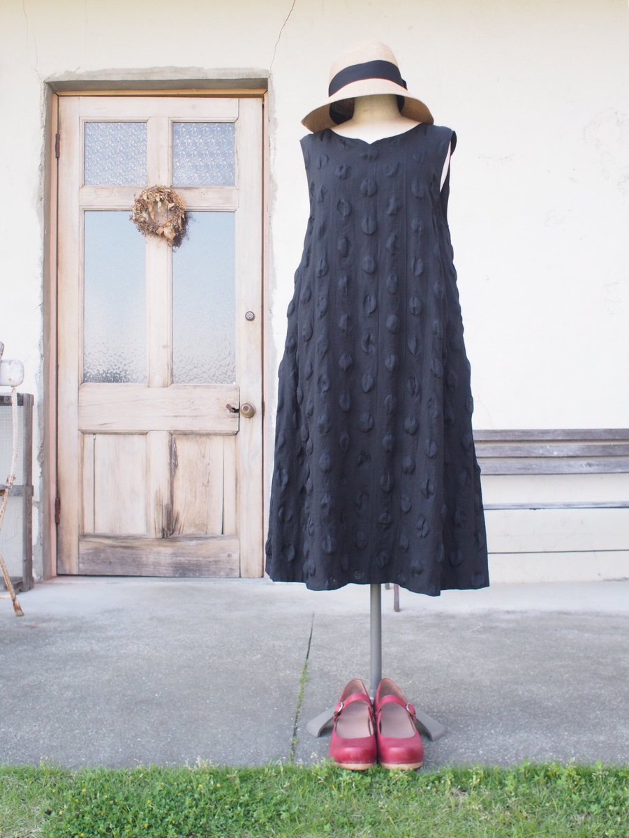 Sa Rah天然素材のお洋服 薄手のヨーロッパリネンブラックに フワフワと泡がのっているかわいい生地で リバーシブルワンピースが仕上がりました T Co C0rur0efsb ぐるんとひっくり返すと ハンドワッシャーリネンブラック生地のレイヤースタイル Sa Rah天然素材のお洋服 薄手のヨーロッパリネンブラックに フワフワと泡がのっているかわいい生地で リバーシブルワンピースが仕上がりました T Co C0rur0efsb ぐるんとひっくり返すと ハンドワッシャーリネンブラック生地のレイヤースタイル