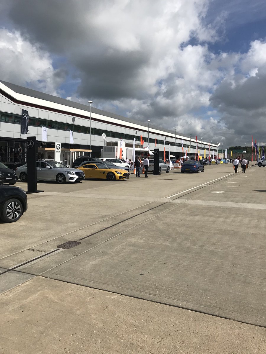 adampierec's tweet photo. Arrived @FleetWorldGroup show with @markjcwalker #networking #fleetshow ☀️☀️☀️☀️ https://t.co/mHYzdJ0Tqk