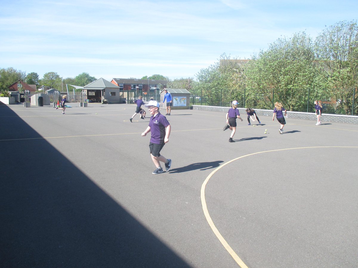 BeaconAcad's tweet photo. Year 4 had a great #PE session today, practising our #fielding skills with @JBSportCoaching and Mr Parker chose Amelia and Ronnie as his stars this week #cricket #activebursts https://t.co/dBQpqQQpnY