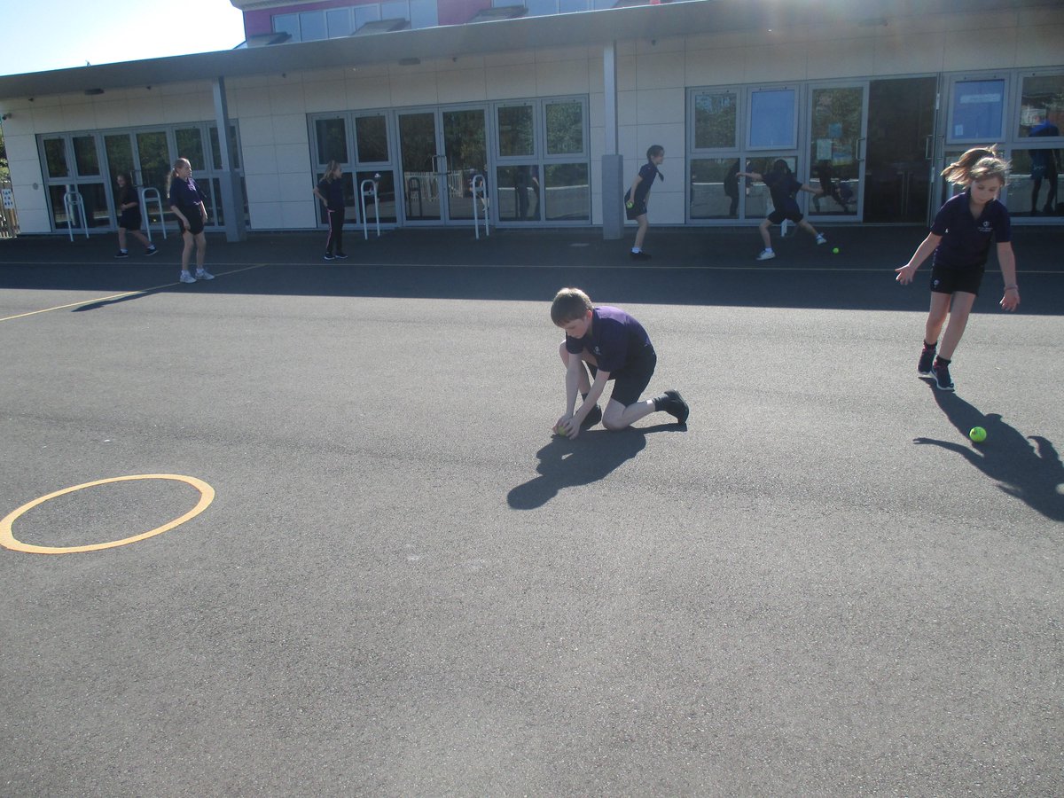 BeaconAcad's tweet photo. Year 4 had a great #PE session today, practising our #fielding skills with @JBSportCoaching and Mr Parker chose Amelia and Ronnie as his stars this week #cricket #activebursts https://t.co/dBQpqQQpnY
