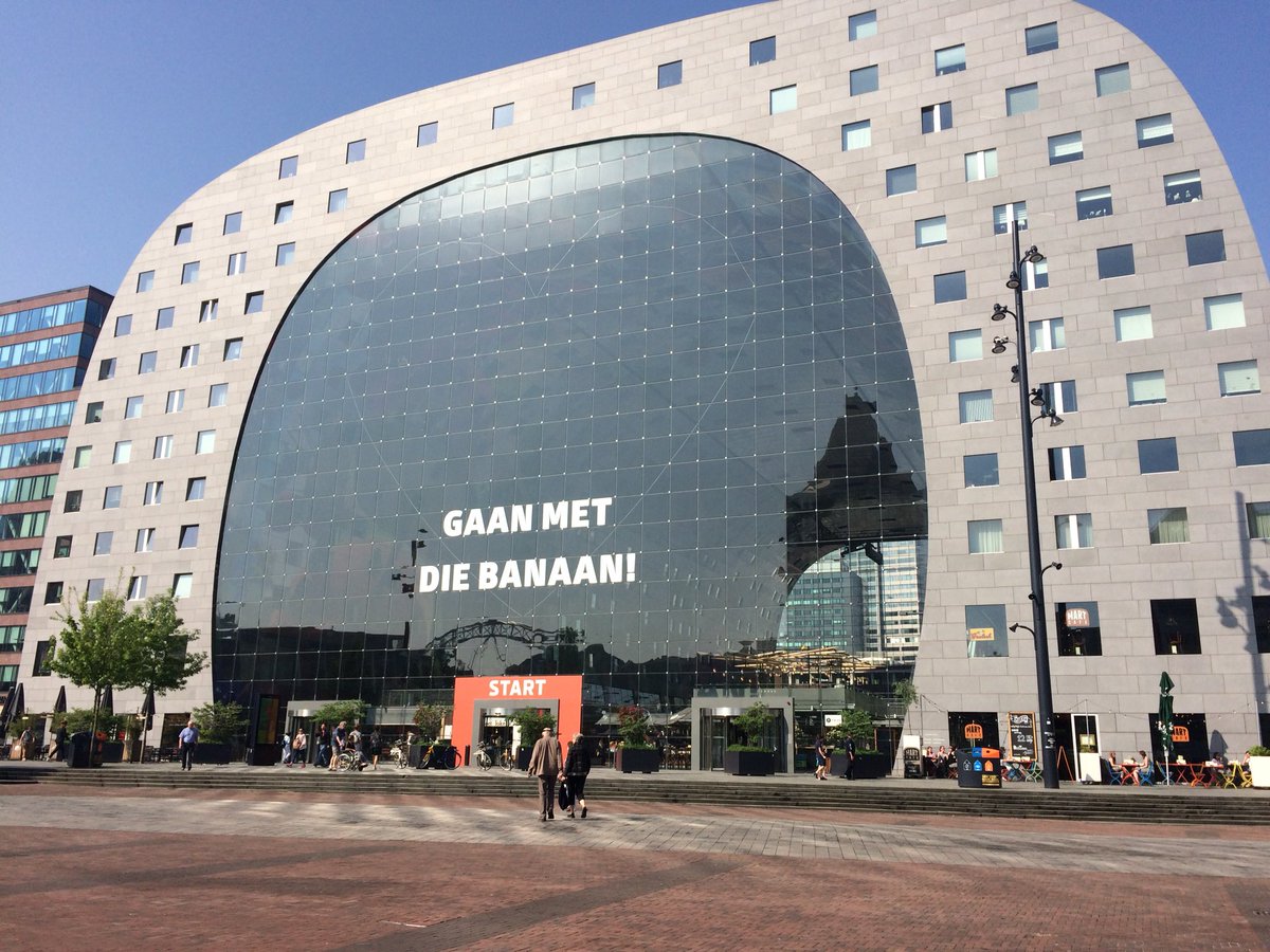 Viajando_blog's tweet photo. ¡Buenos días desde Rotterdam!
Como veis, esta ciudad holandesa es muy diferente al resto, es moderna y solo quedan pocos edificios históricos en pie. ¿Sabéis por qué?

#VisitHolland #VIS_Holanda https://t.co/Y8uofpB0Yx