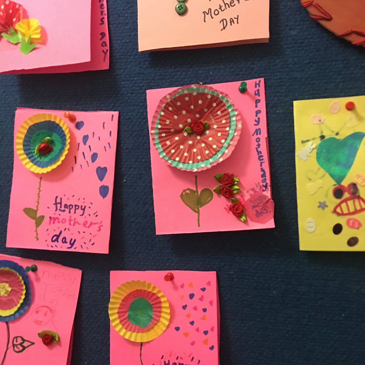 Today my little munchkins made Mother's Day cards! They loved recycling the cupcake patties to make lovely, colourful flowers for their mothers! Their mothers VERY VERY lucky!