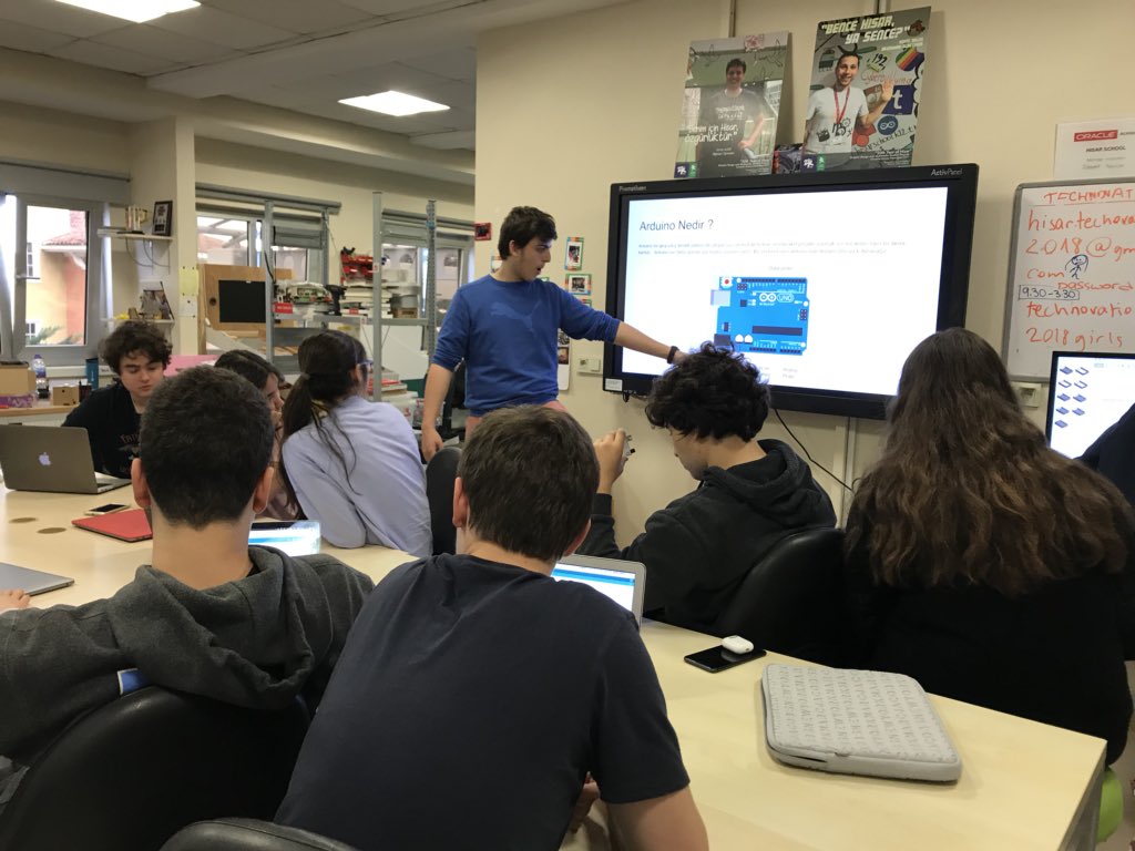 nativemarkest's tweet photo. 9.siniflar bugun #arduino ile fiziksel programlamaya basladilar. #9thgrades @HisarCS @hisar_school https://t.co/rdPLRw1OkF