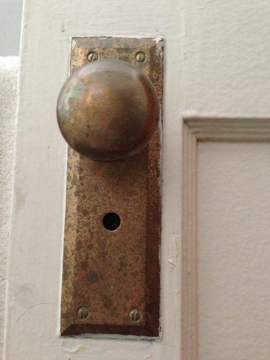 damnnolan's tweet photo. My doorknobs look like a surprised animated character from a Disney movie. https://t.co/9dM8OzZDMi