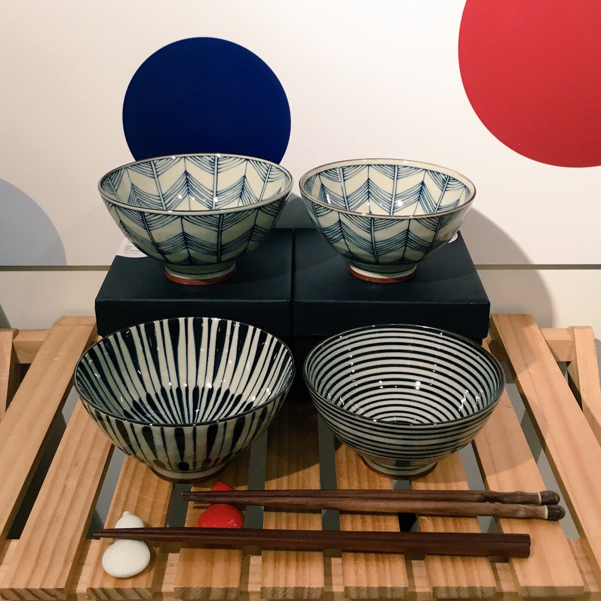 Dotscoppice's tweet photo. 【大東亜窯業 お茶碗】
デザインやサイズ展開が豊富で高品質、しかもリーズナブル。
ぜひ店頭で御覧下さい。
ここ数日雨が続いていますね。コピス吉祥寺店では雨の日サービスを実施しています。お買上げ合計金額から5パーセントオフさせて頂きます。
#うつわ #和食器 #土岐焼 #岐阜県 #吉祥寺 #お茶碗 https://t.co/lNmWgSLByQ