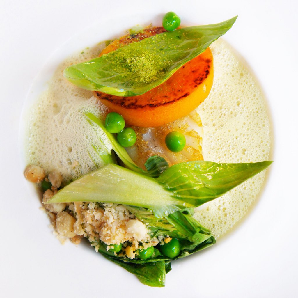 CATCH OF THE DAY - Kabeljauw met een curry gemaakt met laos, gember, sereh, citroenblad en geroosterde pompoen. Aanrader van onze chef! #restaurant #catchoftheday #chefs #chefspecial #Amsterdam #frenchfusioncuisine