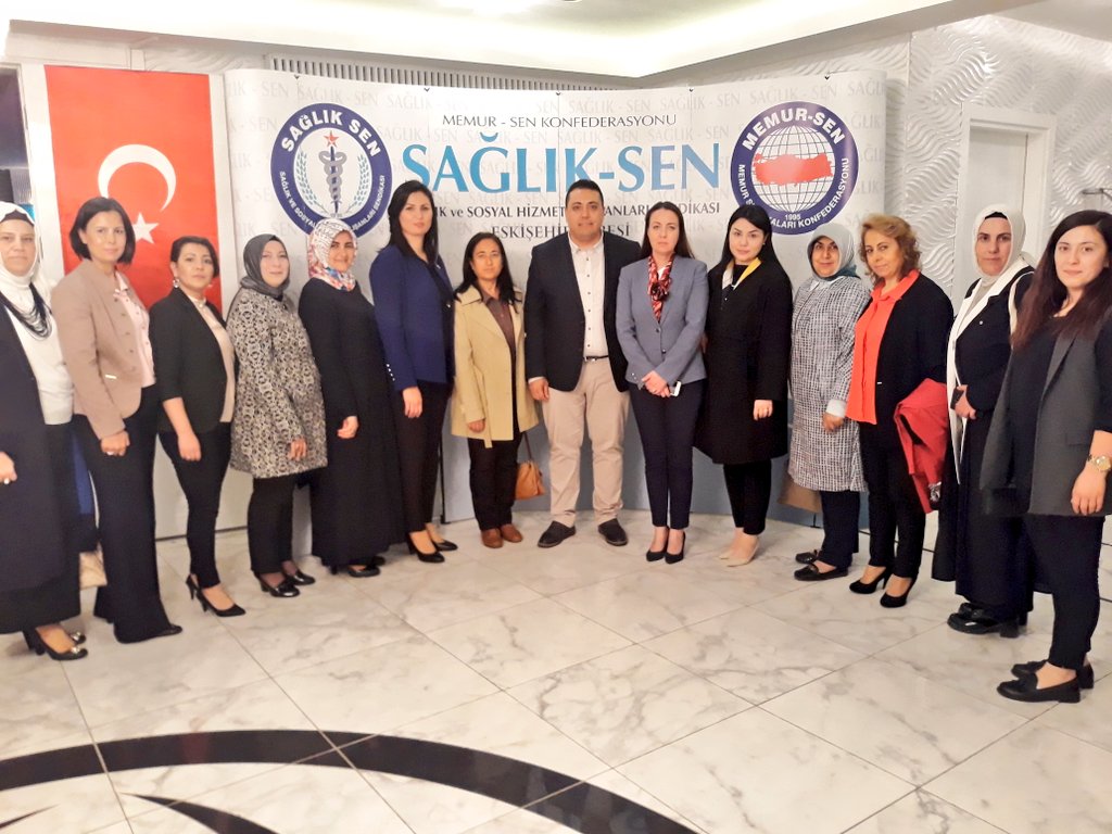 AkadinEskisehir's tweet photo. Sağlık-Sen Eskişehir'in düzenlemiş olduğu Ebeler-Hemşireler ve Anneler günü programına,İl Kadın Kolları Başkanımız @akozlemyalcin ,İl Seçim İşleri Başkanımız @pturhanoglu ,Tepebaşı İlçe Kadın Kolları Başkanımız @karademirnese ve yönetimleri ile katıldık.
#AKKadınlar 
@selvacam https://t.co/4exqhAyN7c