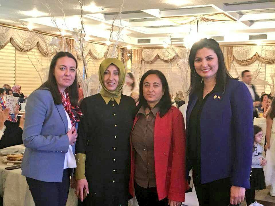 AkadinEskisehir's tweet photo. Sağlık-Sen Eskişehir'in düzenlemiş olduğu Ebeler-Hemşireler ve Anneler günü programına,İl Kadın Kolları Başkanımız @akozlemyalcin ,İl Seçim İşleri Başkanımız @pturhanoglu ,Tepebaşı İlçe Kadın Kolları Başkanımız @karademirnese ve yönetimleri ile katıldık.
#AKKadınlar 
@selvacam https://t.co/4exqhAyN7c