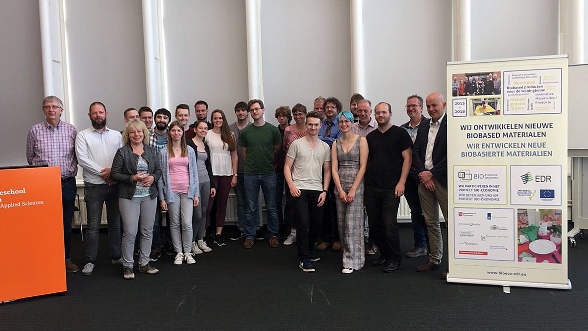 Vanuit de #collegezaal naar de hotspot van de #wetenschap met het <a href="/InterregD_NL/">Interreg Deutschland-Nederland</a> project "Bio-economie in de non-food sector".  Kennismaking studenten Chemietechniek van de Hochschule Emden en @Zernike_Campus met voorzieningen op het gebied van groene chemie.