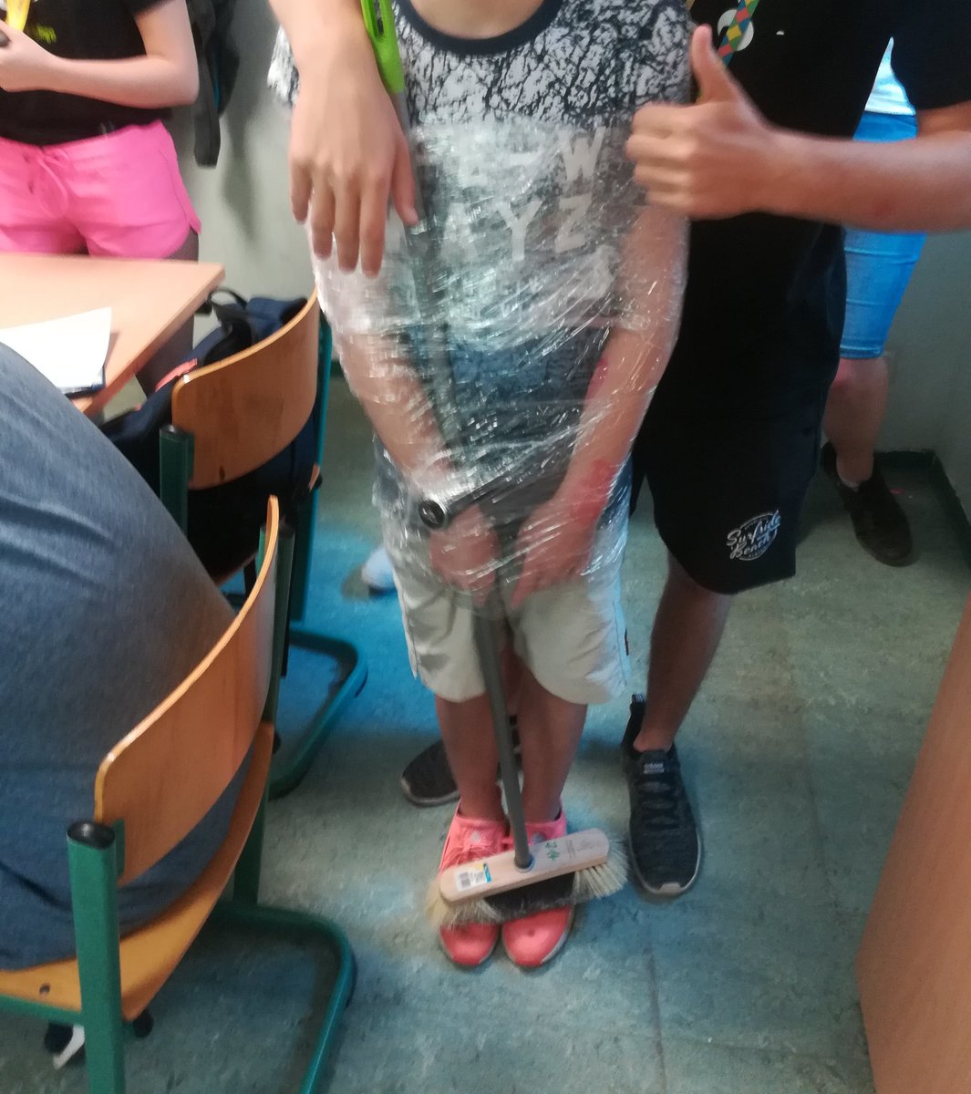 LyqnEU's tweet image. Letzter Schultag 🍾🎉🎊