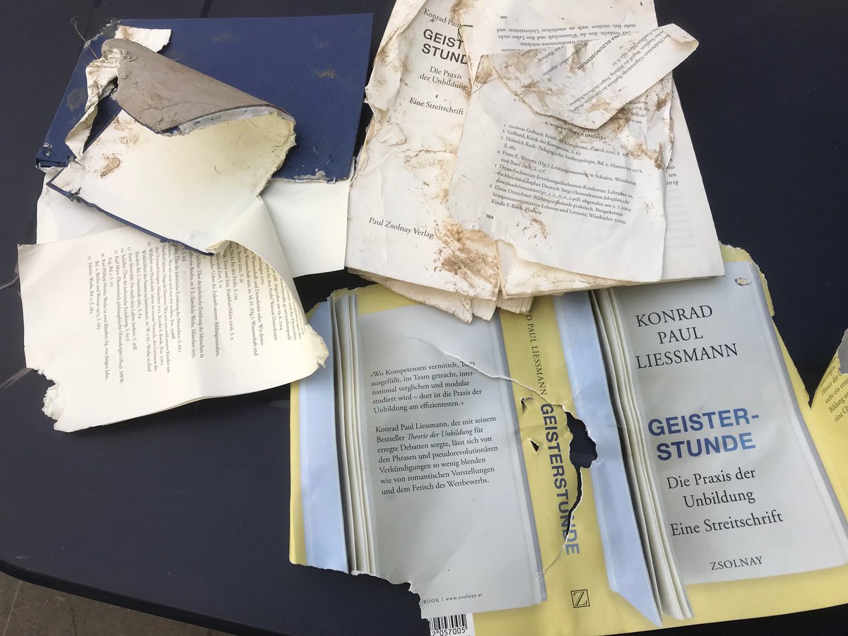 Tablets im DU  tweet media