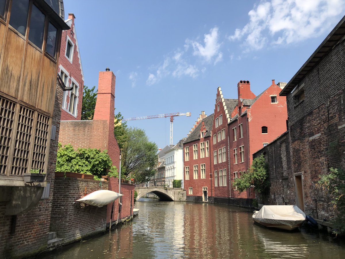Oggi giornata perfetta per una gita sulla barca sui canali di #Gent 🚤 🇧🇪 #travelblogger #viaggi