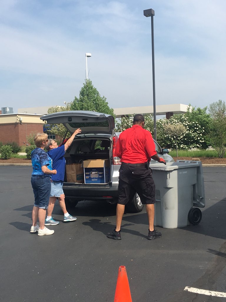 FORUMTalk's tweet photo. We love seeing members lining up for #ShredDays! Bring your old documents to the Noblesville Branch today and @ProshredCORP will shred them for you. We will be here until 1pm! https://t.co/7iZWXylQX8