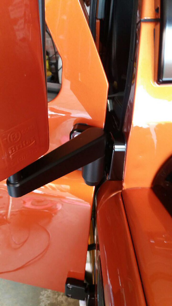 Defenderupgrade's tweet image. Happy customer with their aluminium mirror arms with puddle lamps and heated mirrors.