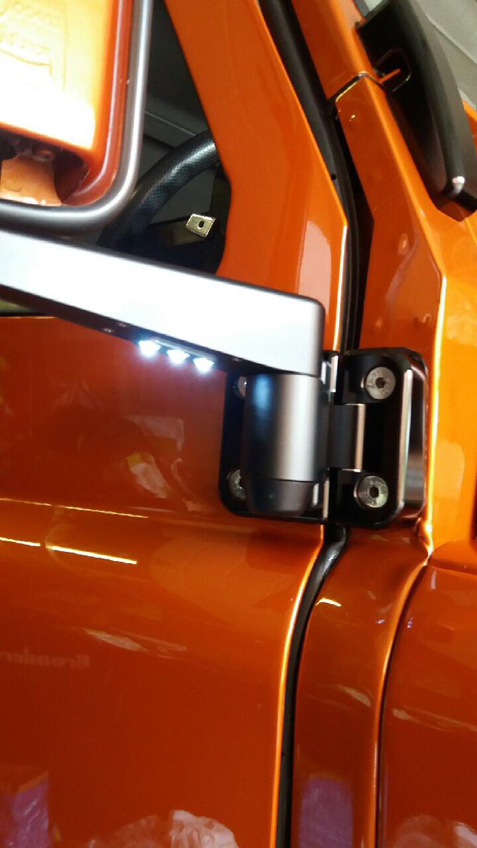 Defenderupgrade's tweet image. Happy customer with their aluminium mirror arms with puddle lamps and heated mirrors.