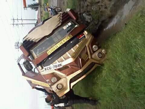 NjambiMugo4's tweet photo. A case of misfortune, driver incompetence or what? First it rolled over along Langata Road killing a few people while under ongataline Sacco years later its back in the road n the this time rolls over again while operating under Wamasaa Invest @Ma3Route @ntsa_kenya #ifikienani https://t.co/RCjJg6I9rS