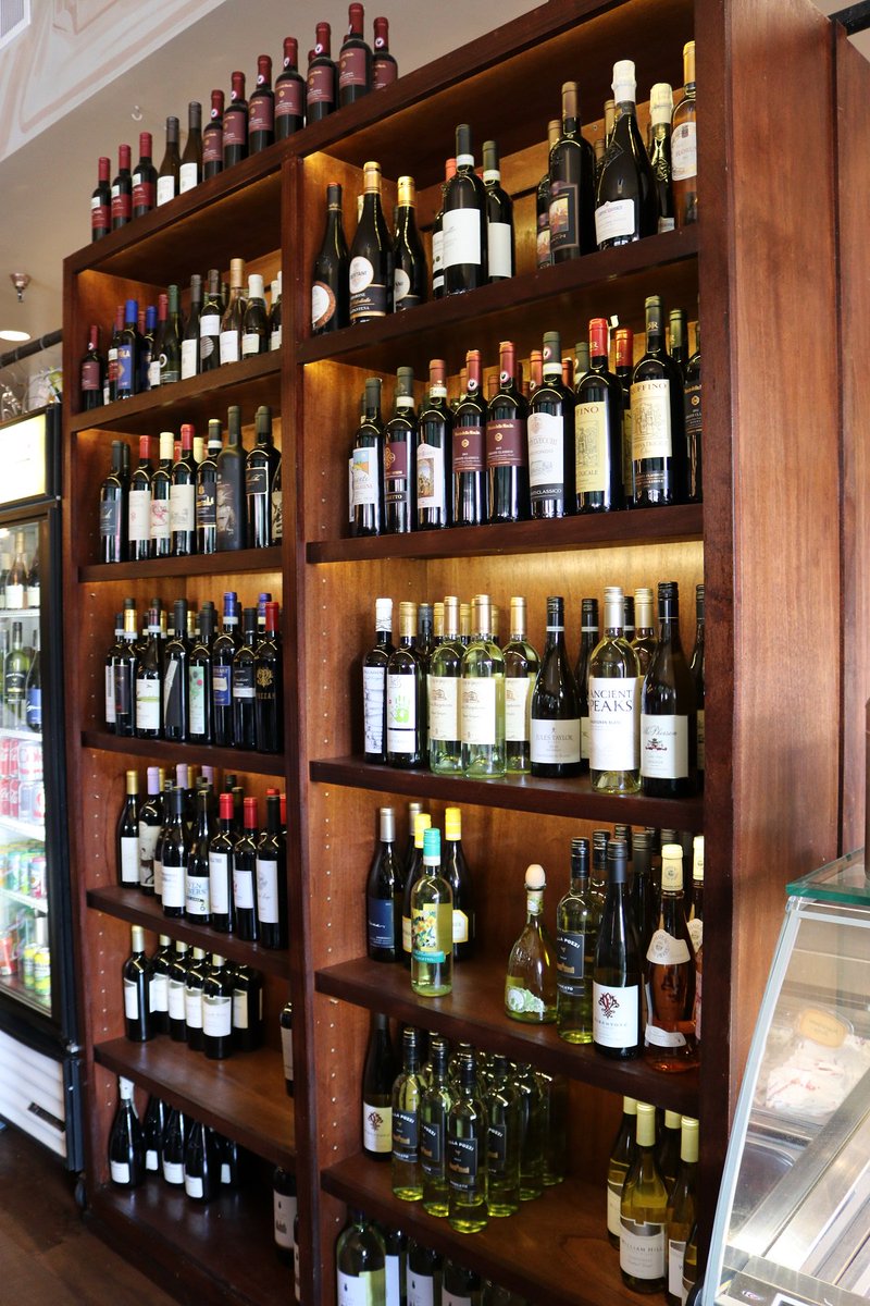 DAmico_cafe's tweet photo. Cooking for mom at home this #MothersDay?  Come by the deli and market for all the essentials, like fresh housemade #pasta, imported tomatoes, our house label olive oil, wine and more!  #damicoshouston #houston #italiancuisine #italian #ricevillage https://t.co/ntfd47N5YN